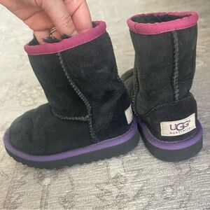 Girls black Ugg’s size 8